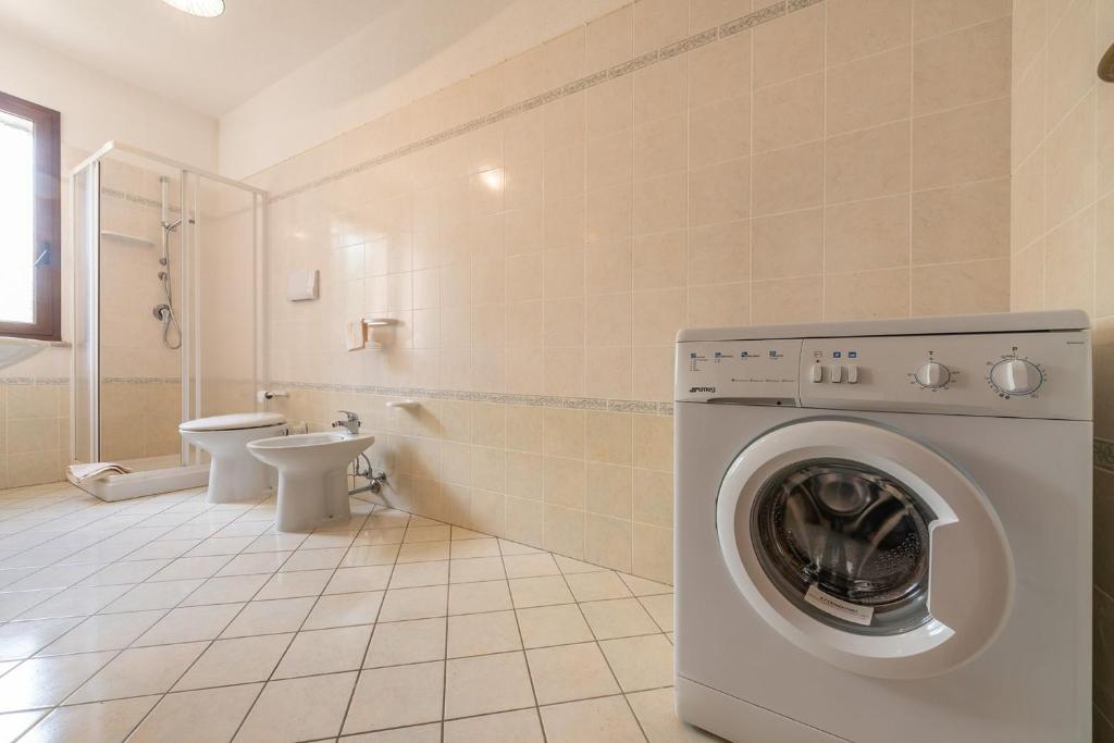 A bathroom at House and Apts. Siniscola/Sardinien 35758