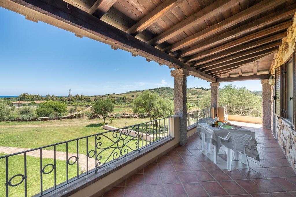 A balcony or terrace at House and Apts. Siniscola/Sardinien 35758