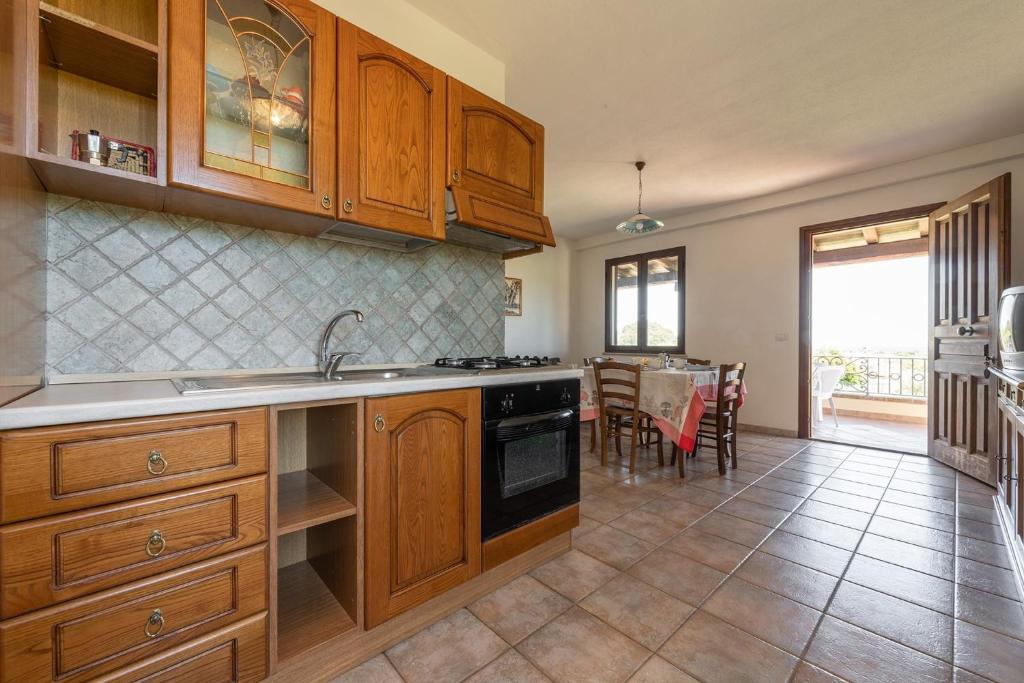 A kitchen or kitchenette at House and Apts. Siniscola/Sardinien 35758