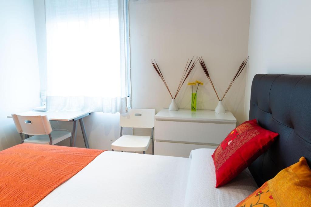 Postel nebo postele na pokoji v ubytování Apartamentos Duque