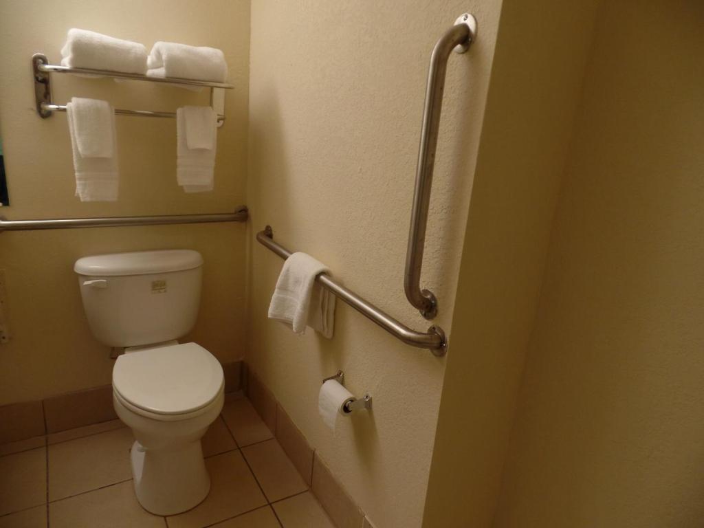 Home Inn & Suites - Reine Room - Accès Aux Personnes Handicapées