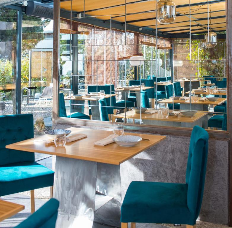 Un restaurante o sitio para comer en Box Art Hotel - La Torre