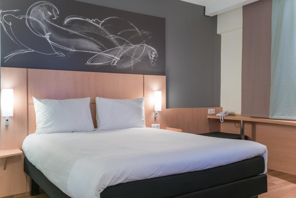 Postel nebo postele na pokoji v ubytování Ibis Setif