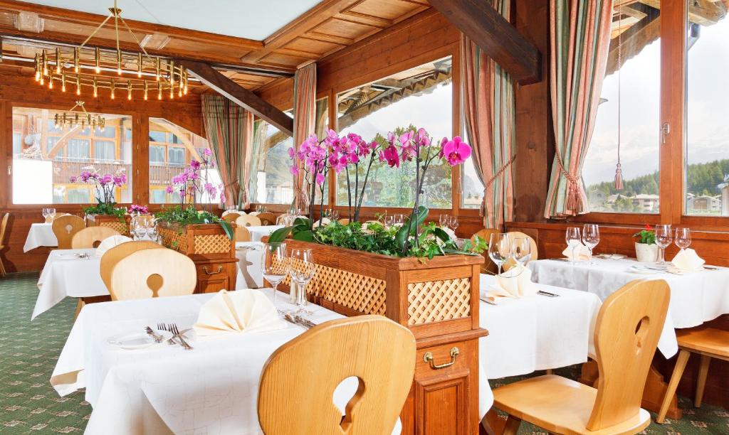 Restaurace v ubytování Schweizerhaus Swiss Quality Hotel