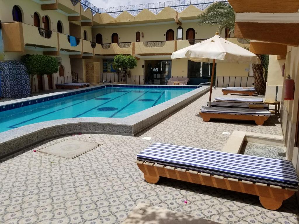 Bazén v ubytování Dahab Plaza Hotel nebo v jeho okolí