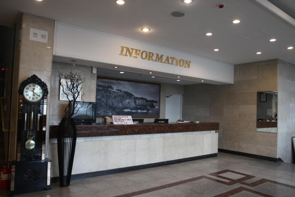 Vstupní hala nebo recepce v ubytování Jeju Miracle Hotel