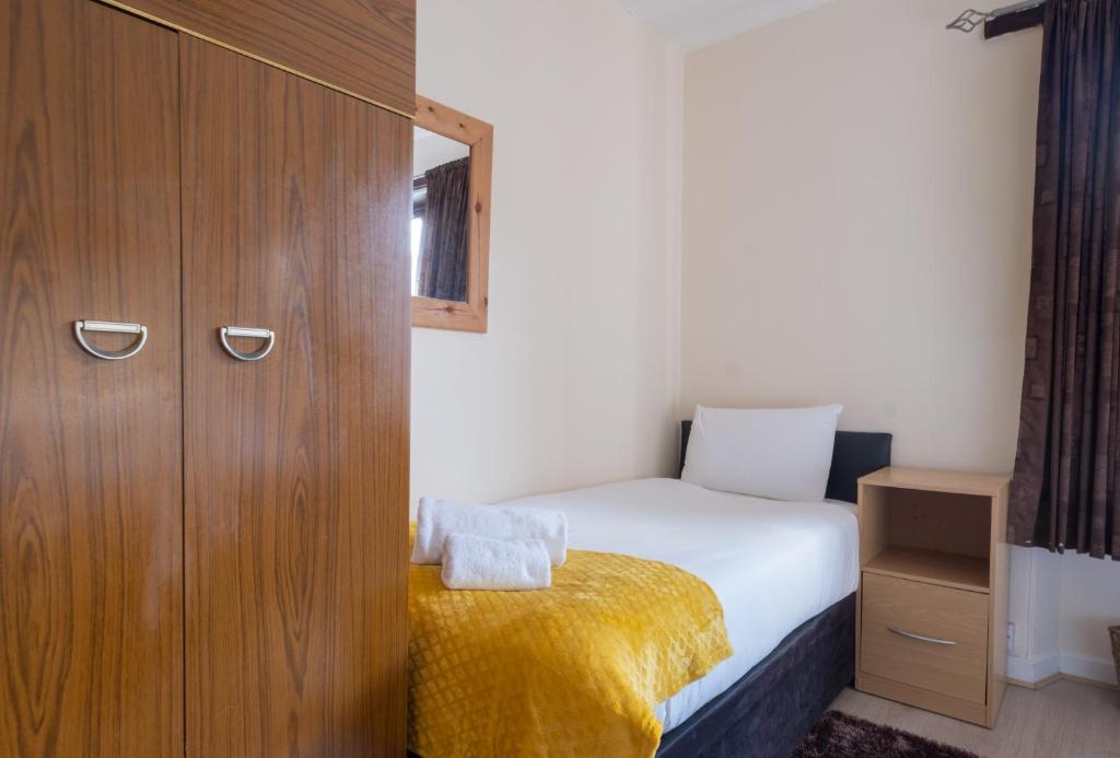 4 Bedroom Apartment By Sensational Stay Short Lets & Serviced Accommodation, Aberdeen , Roslin Street With Free Wi-fi & Netflix - 