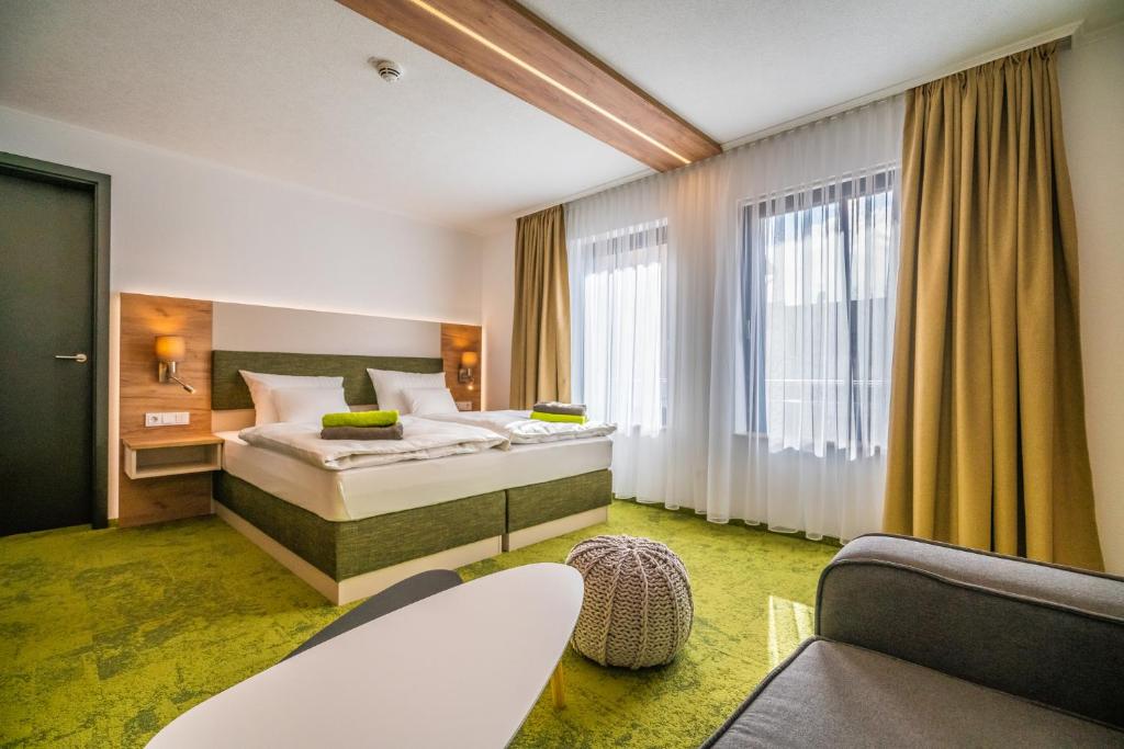 Llit o llits en una habitació de Hotel-Pension Treppengasse Nr 6