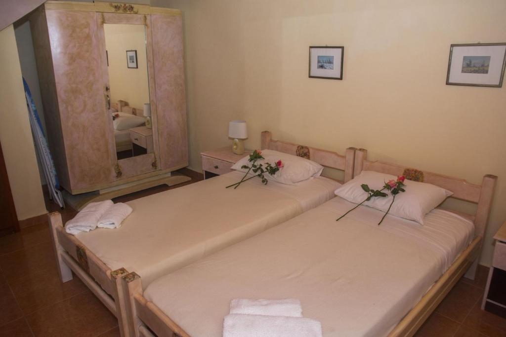 nikkis residence - Housity