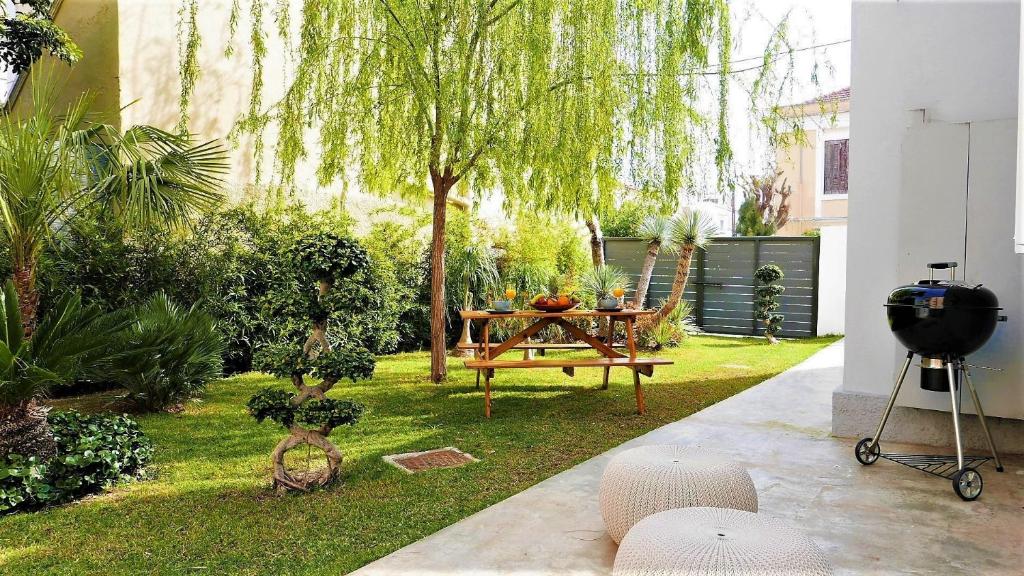 A garden outside 30villa Rd