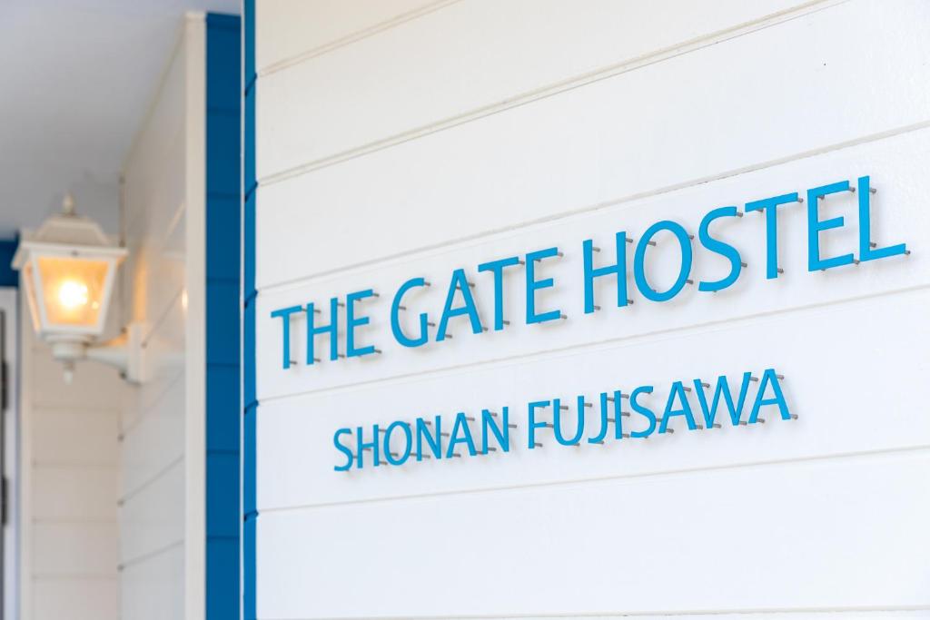 Una señal para el hospital de la puerta del Shannon Fuseska. en THE GATE HOSTEL SHONAN FUJISAWA, en Fujisawa
