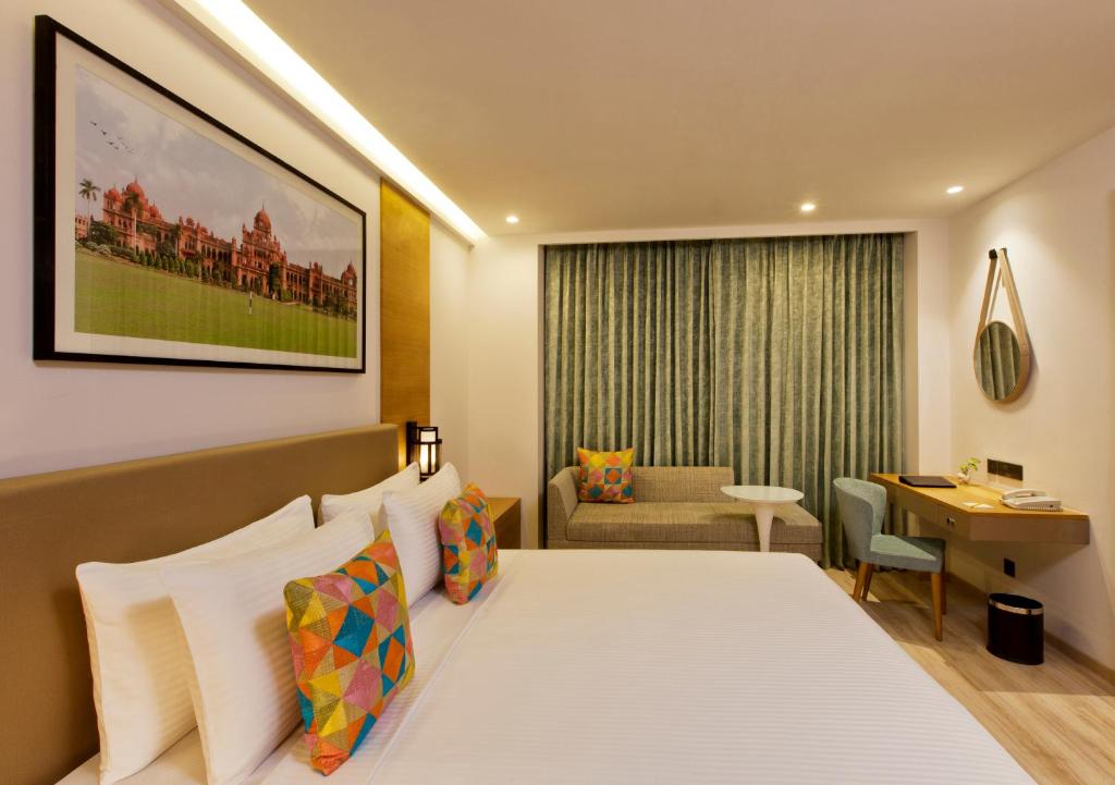 Postel nebo postele na pokoji v ubytování Country Inn Premier Amritsar - 10 min from Golden Temple