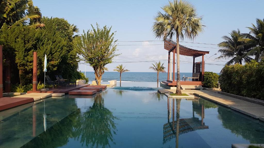 Bazén v ubytování Pranaluxe Pool Villa Holiday Home nebo v jeho okolí
