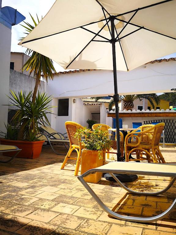 Patio nebo venkovní prostory v ubytování Hostal Ca'n Tiu