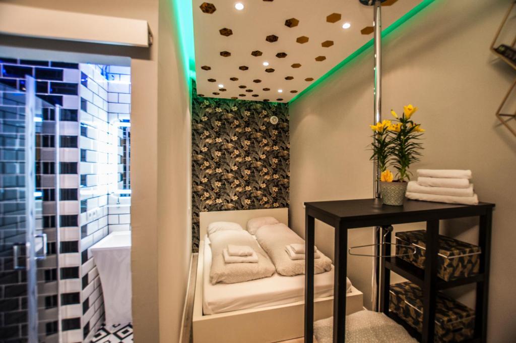 Postel nebo postele na pokoji v ubytování Urban Boutique Hotel