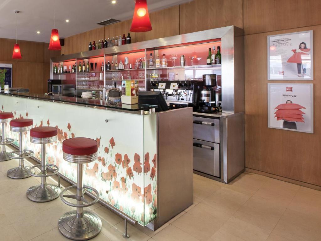 Kuchyň nebo kuchyňský kout v ubytování Hotel ibis Porto Sao Joao