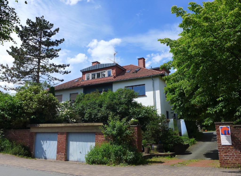 a white house with a red roof at O11- Großzügige Fewo im Künstlerhaus in Lichtenfels-Sachsenberg