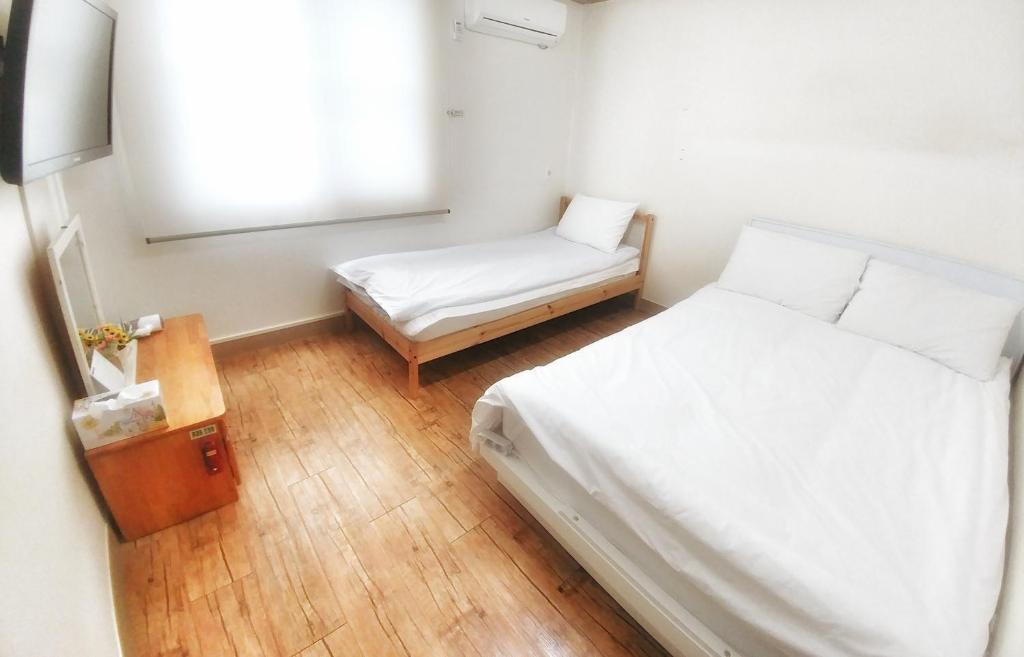 Jeju Masil Guesthouse - Triple Room With Bathroom