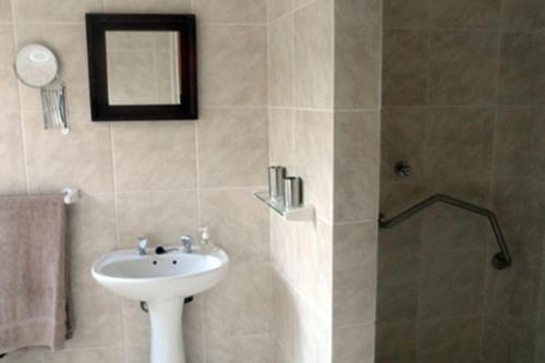 The Village Guesthouse - Double Or Twin Room - Disability Access