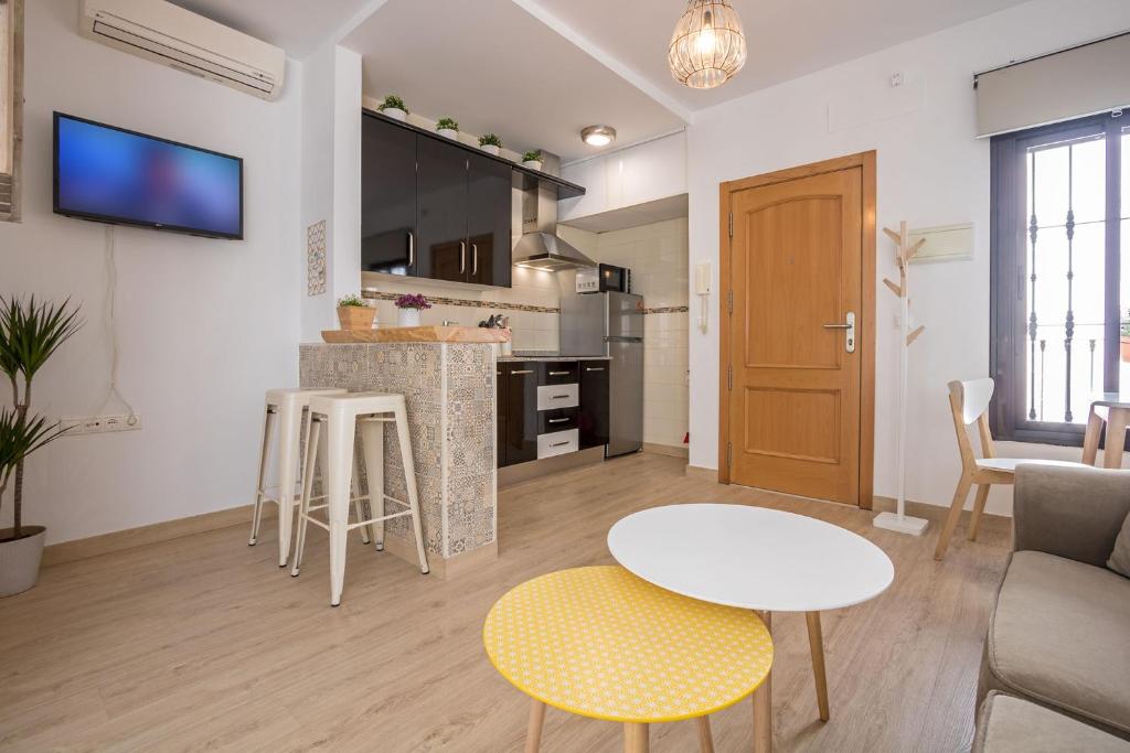 Kuchyň nebo kuchyňský kout v ubytování Santa Marina Central Loft by Valcambre