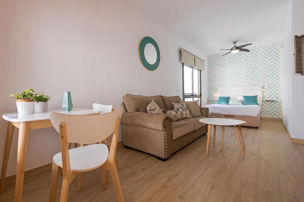 Posezení v ubytování Santa Marina Central Loft by Valcambre