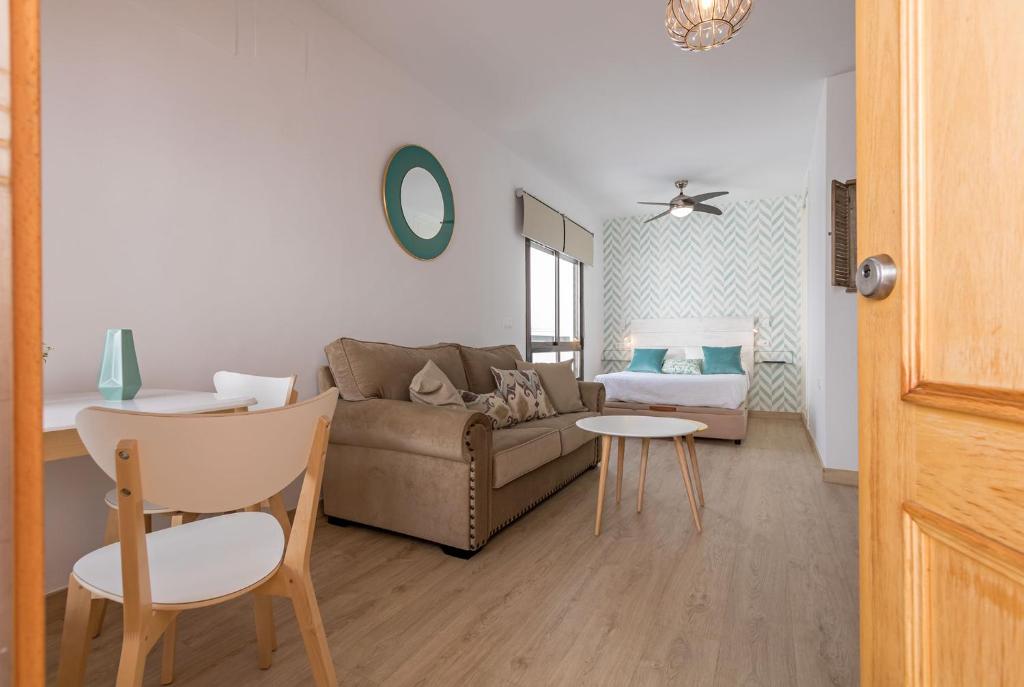 Posezení v ubytování Santa Marina Central Loft by Valcambre