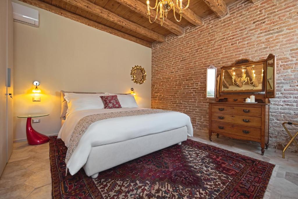 A bed or beds in a room at 28 Alla Rotonda