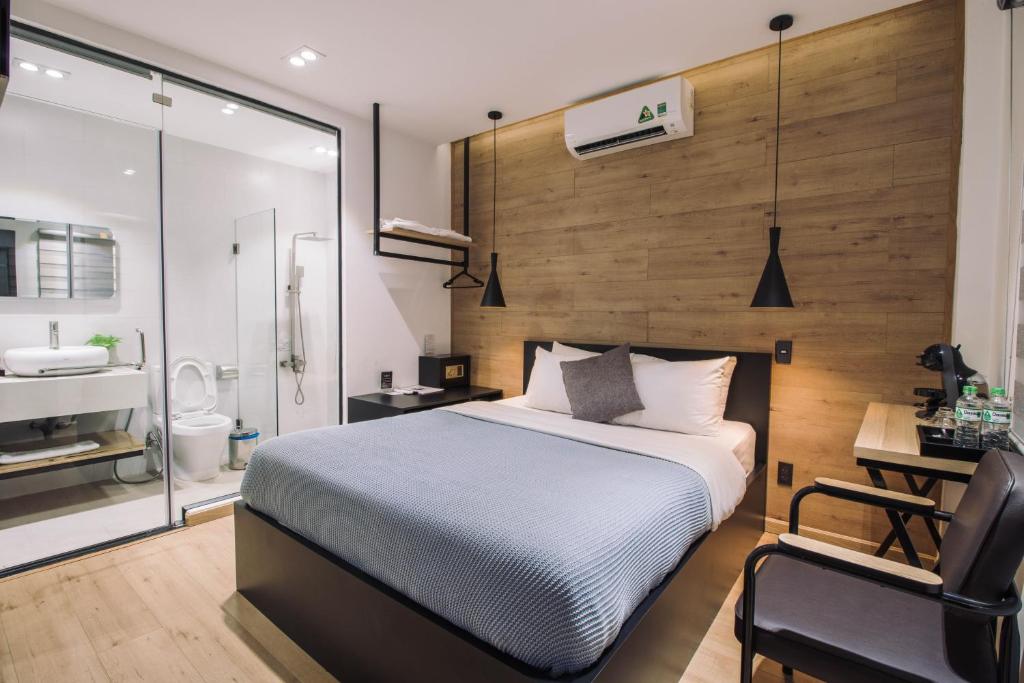 Chill Suites - Standard Queen Room