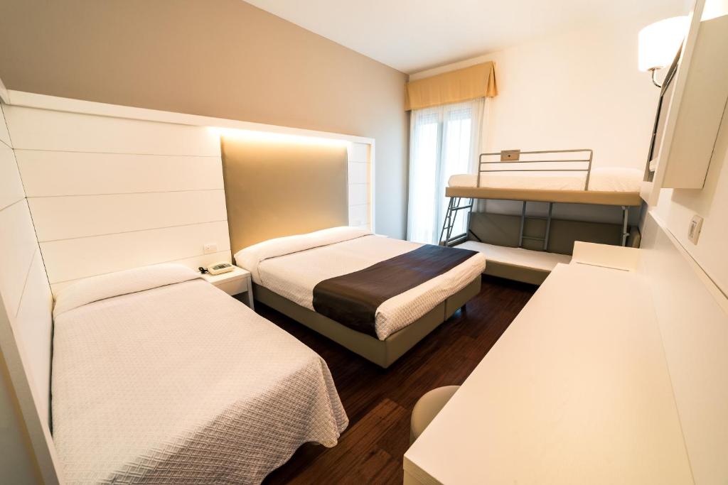 Postel nebo postele na pokoji v ubytování Hotel Alexander