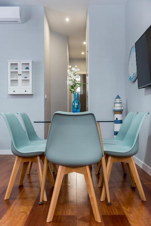 Televízia a/alebo spoločenská miestnosť v ubytovaní Premium Mediterraneo Beach, Malaga Apartamento junto a la playa