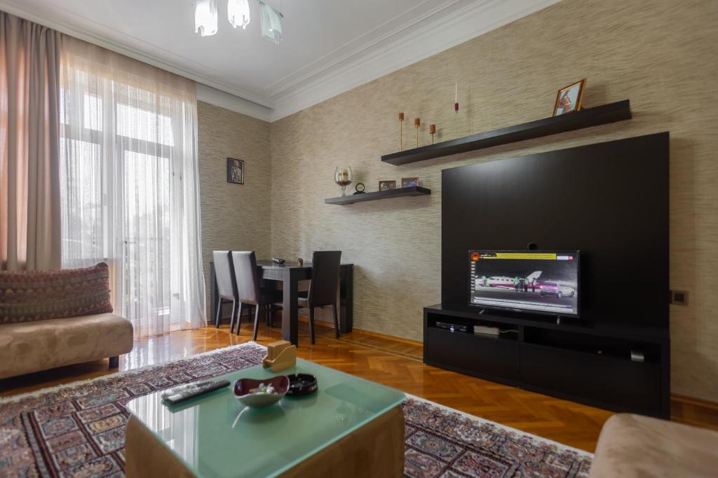 Azneft Square Flame Towers View Apartment - Apartamento De Lujo