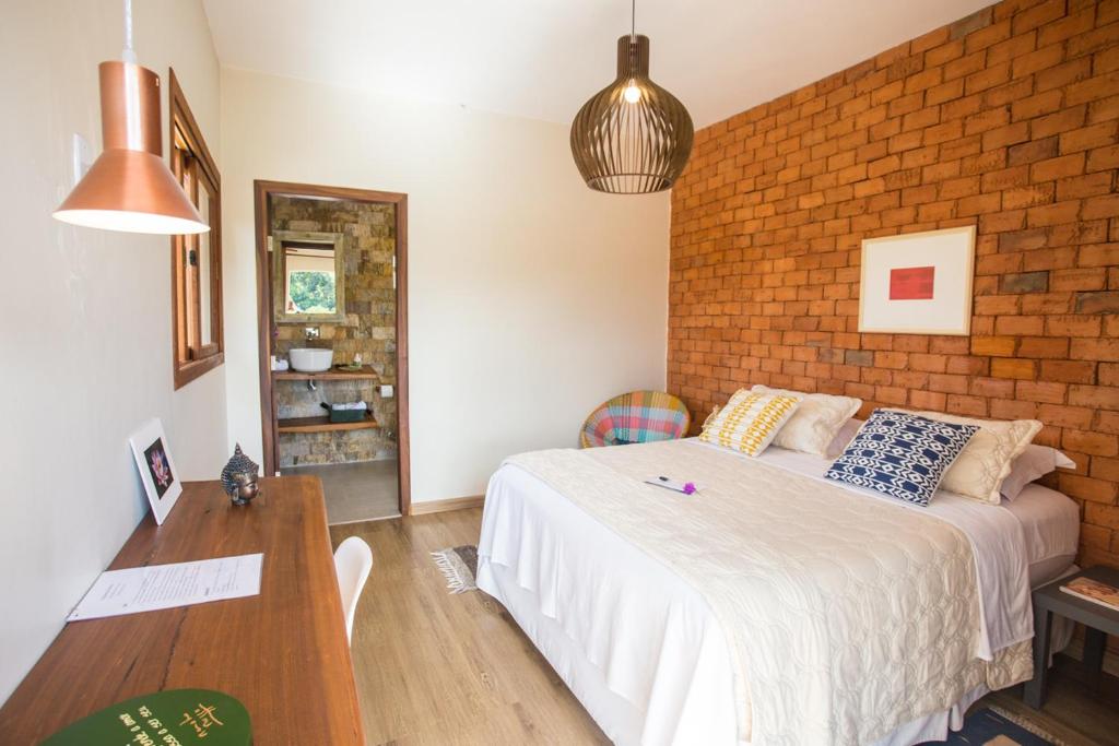 Postel nebo postele na pokoji v ubytování Vilarejo Guesthouse - Silêncio e Aconchego