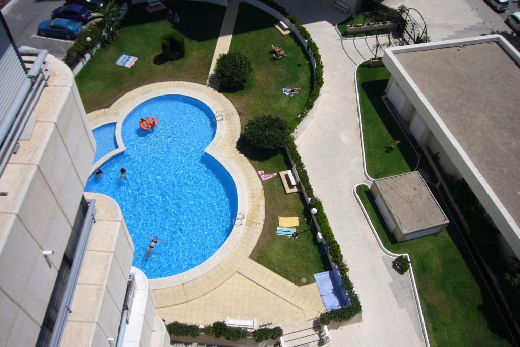 an overhead view of a swimming pool on a building at San Francisco - Fincas Arena in Benidorm