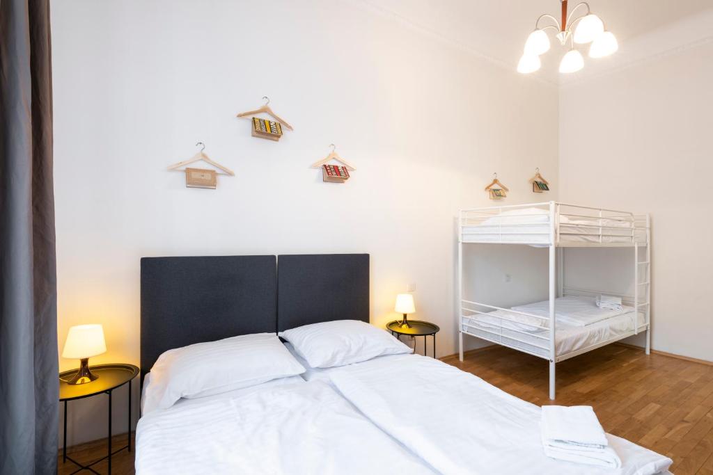 Hybernska Apartments - Large Two-Bedroom Apartment H9