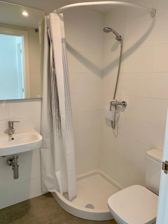 A bathroom at Edifici Valeria