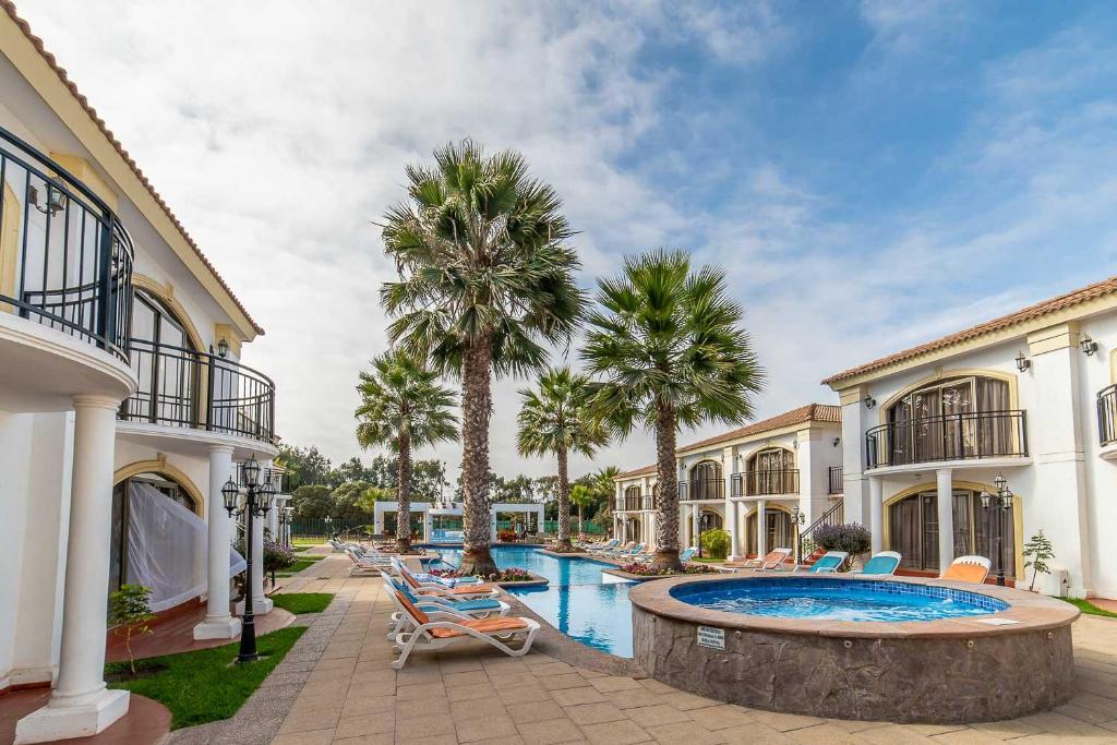 Bazén v ubytování Aparthotel Serena Dream nebo v jeho okolí