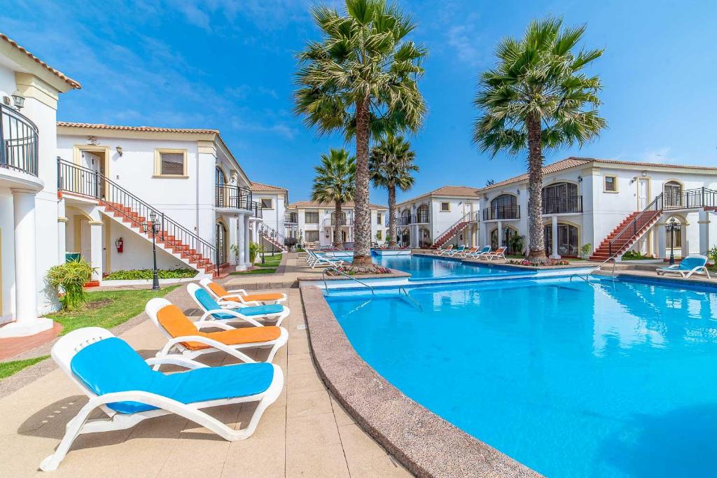 Bazén v ubytování Aparthotel Serena Dream nebo v jeho okolí