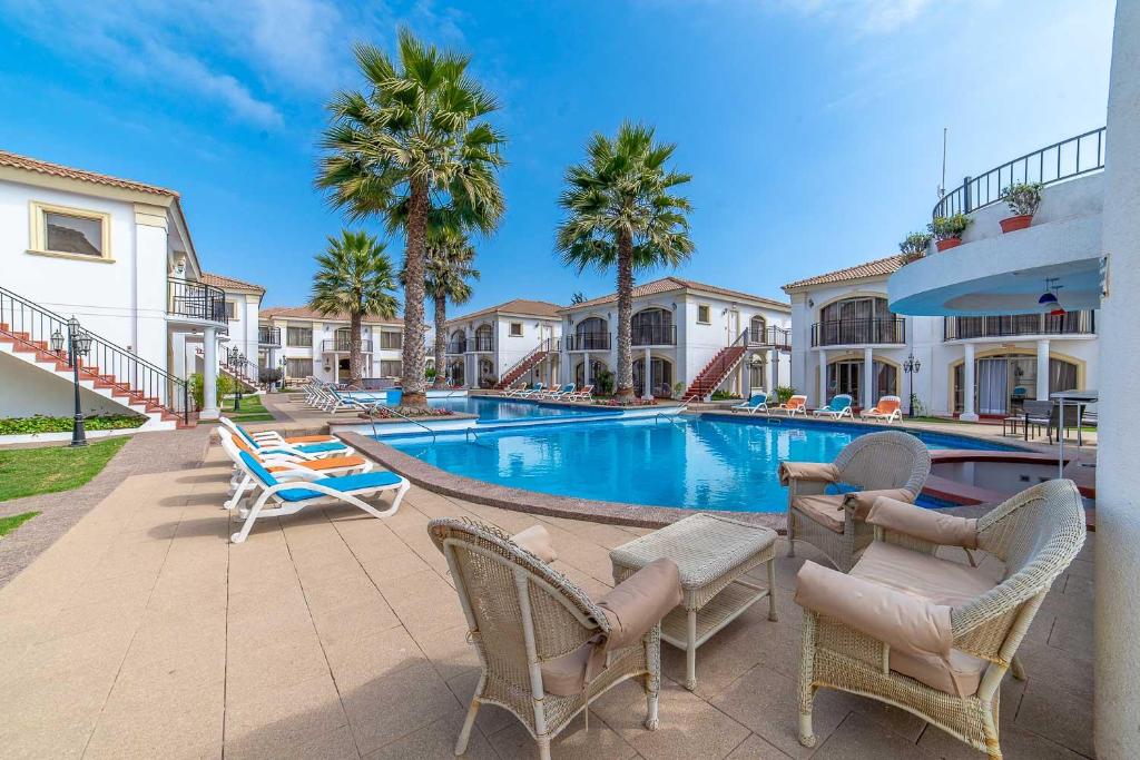 Bazén v ubytování Aparthotel Serena Dream nebo v jeho okolí