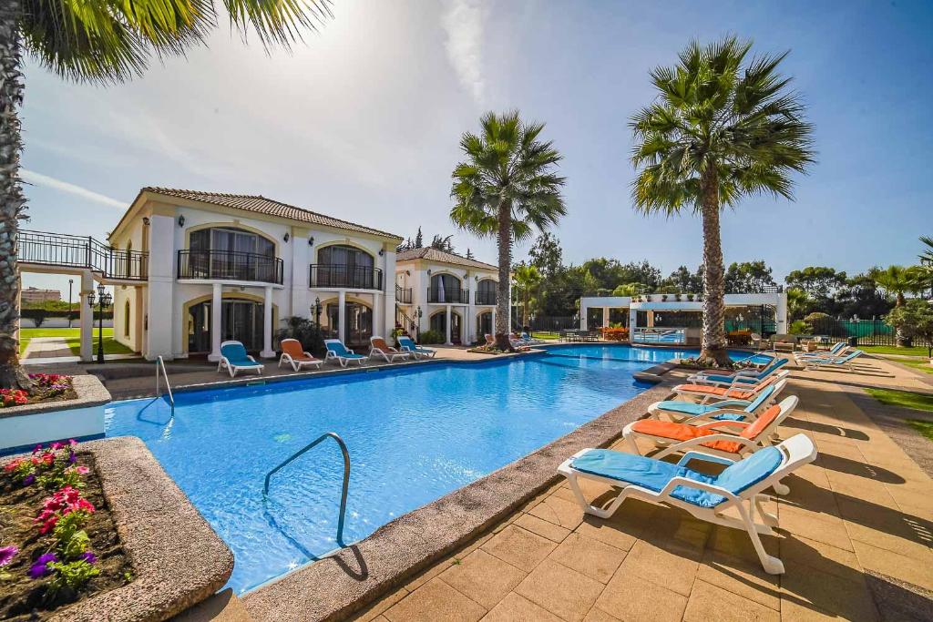 Bazén v ubytování Aparthotel Serena Dream nebo v jeho okolí