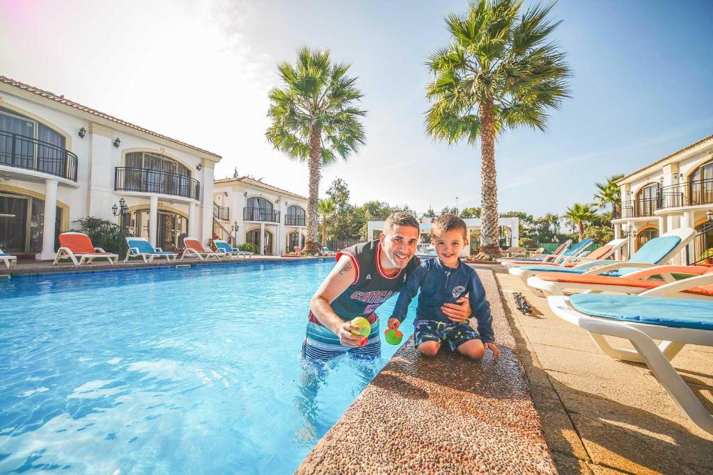 Bazén v ubytování Aparthotel Serena Dream nebo v jeho okolí