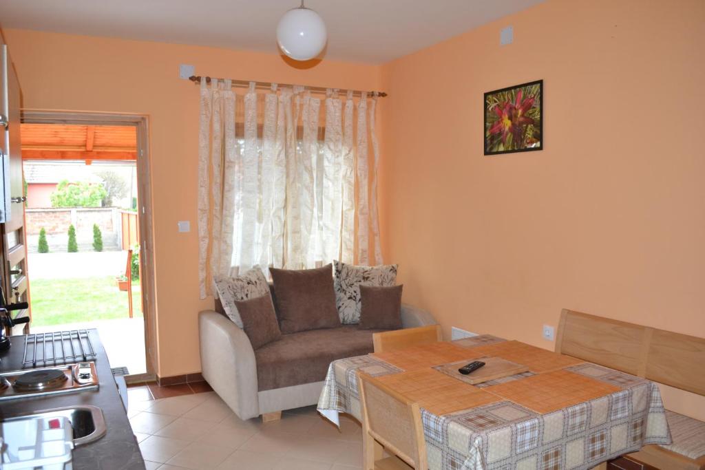 Liliom Apartman - Apartamento De Dos Dormitorios