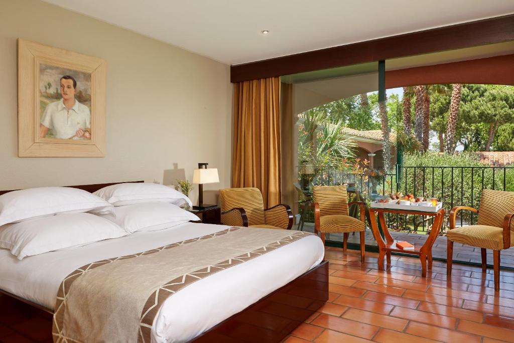 Кровать или кровати в номере Villa Duflot Hôtel & Spa Perpignan