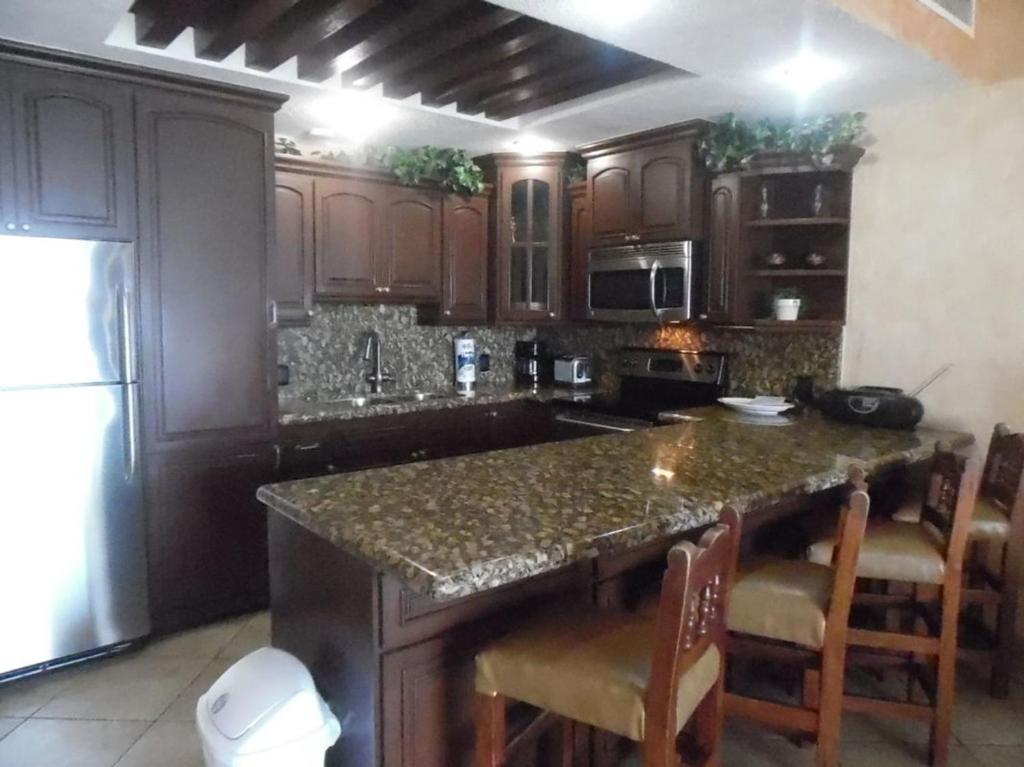 Kuchyňa alebo kuchynka v ubytovaní Sonoran Sky 1BR Upper SKY 405-V by Casago