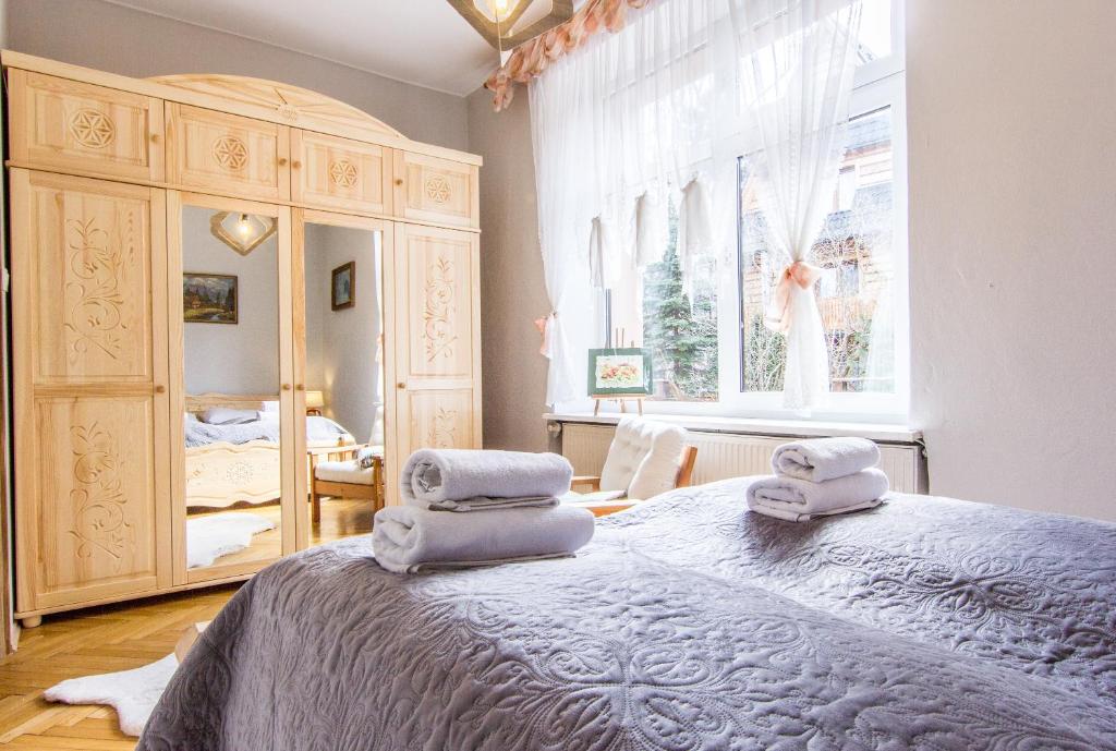 A bed or beds in a room at Apartamenty Krysin Zakopane