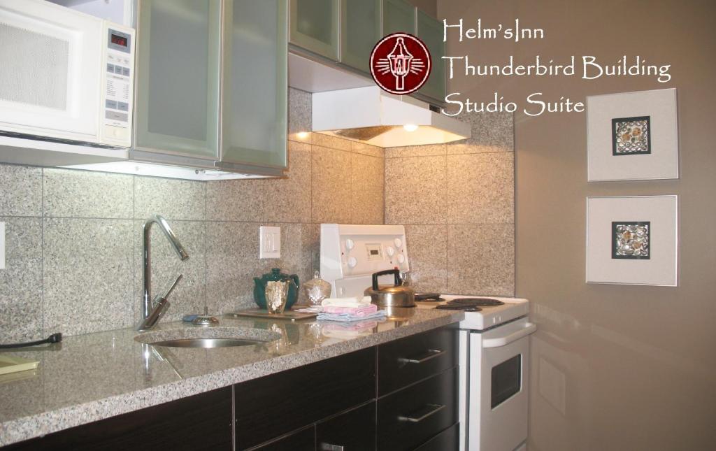 Helm's Inn - Resim 41