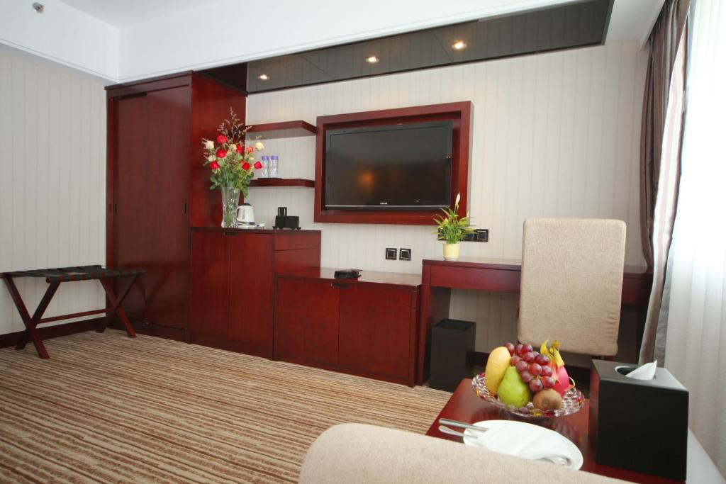 TV a/nebo společenská místnost v ubytování Hotel Beverly Plaza