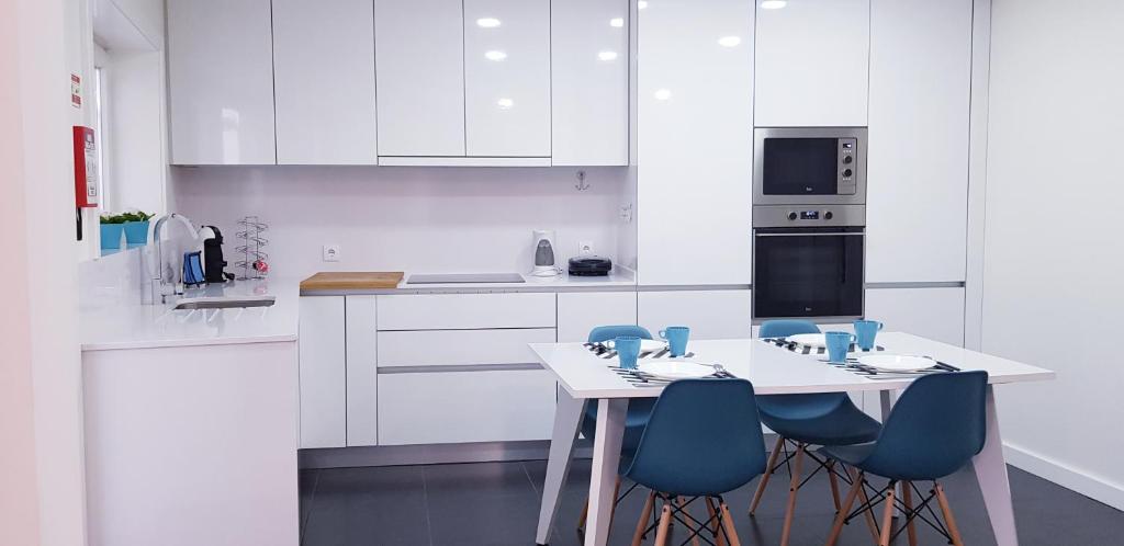 Central Tiled Apartment - 5