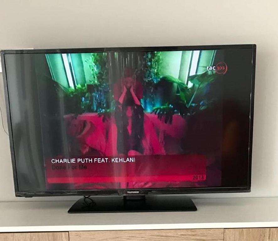 TV a/nebo společenská místnost v ubytování Apartamento Salou Vistas Mar - Piscina