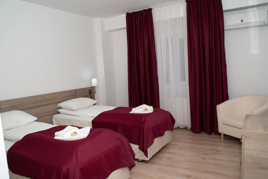 Postel nebo postele na pokoji v ubytování Hotel Otopeni