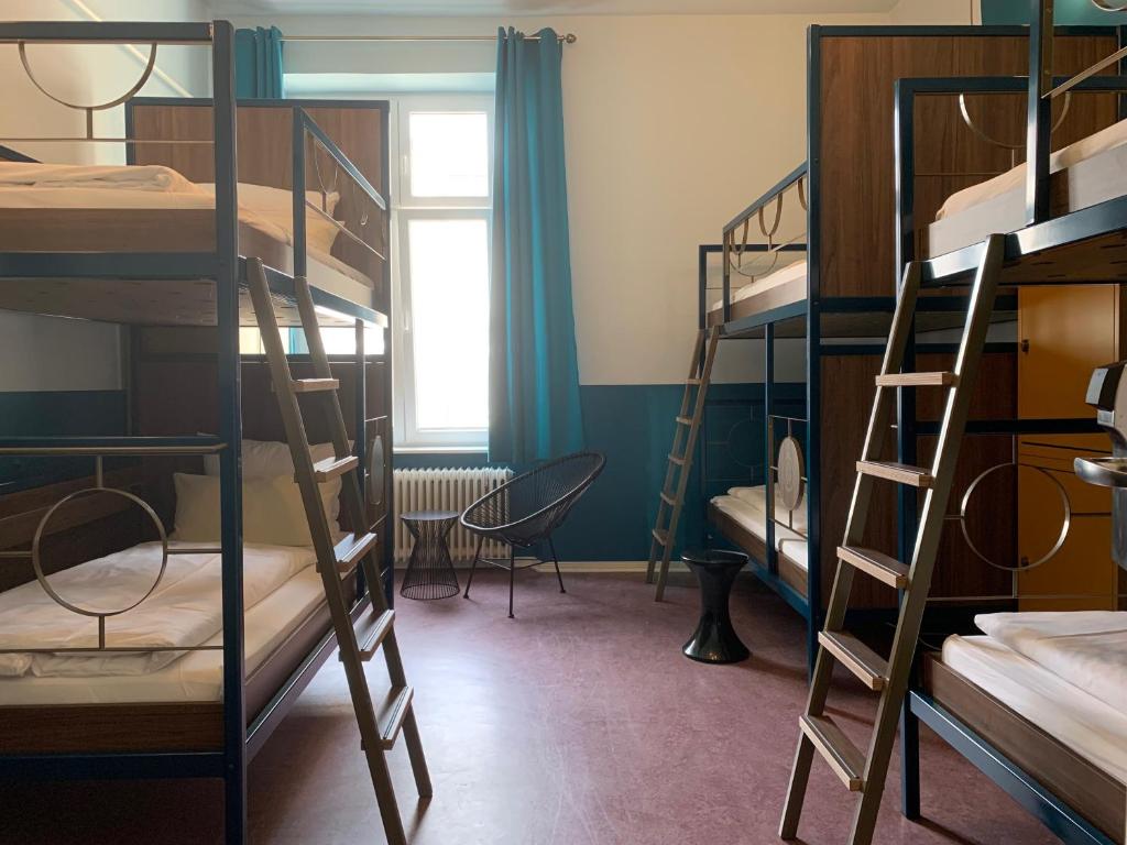 Palanda nebo palandy na pokoji v ubytování Grand Hostel Berlin Classic